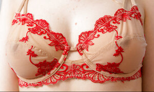 Fan of Wonder Dame is filled with the desire to masturbate bald honey pot