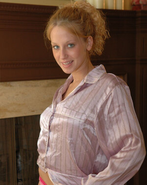 Teenage kitten removes her pajamas in a sexy way to tease before going to sleep