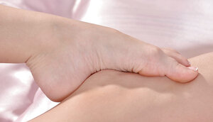 Broad can't get more than enough of her feet cos she wants to lick them in bed