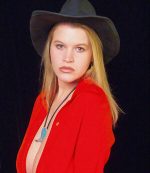 Sexy hat woman is here to showcase her boobies and furthermore look terrific