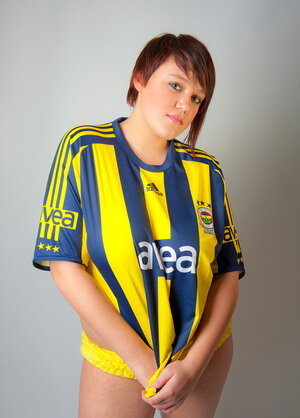 Most appealing Fenerbahce  supporter showing her beefy bum
