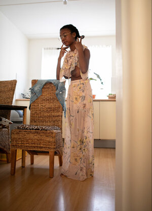 Black broad with natural boobs is here to show her body