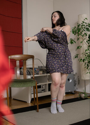 Soft yet yummy brunette Luna R showing her beefy tush