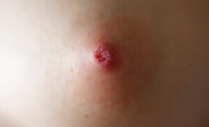 18 year-old hottie showing what she can with her pussy outside