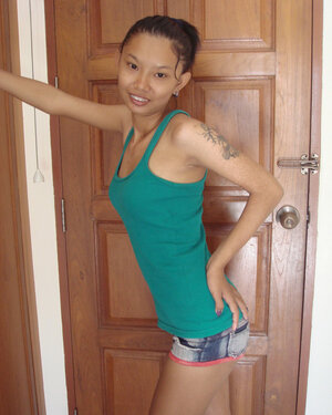 Slender Asian chick is going to show undressed body in a doorway