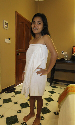 Cambodian cutie pie nice tunes her muff to get fucked hard