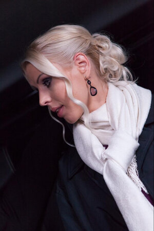 Elegant blonde Lynna Nilsson takes big load from driver