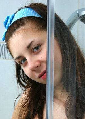 Toothbrush gets used to have an intercourse this teen's tight have an intercoursehole