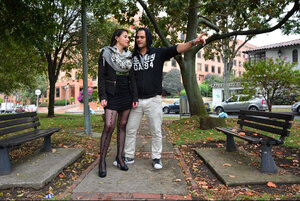 Stylish scarf Latina is going to pose in a charming way in public