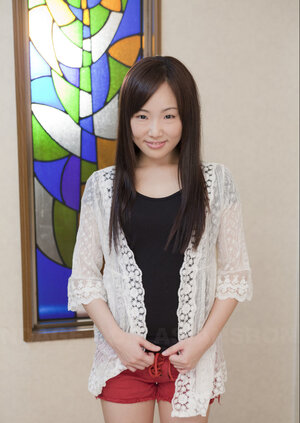 Ai Mizushima poses good-looking red shorts at lustful casting