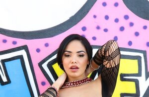 Floozy with adorable features took boyfriend home to be roughly fucked