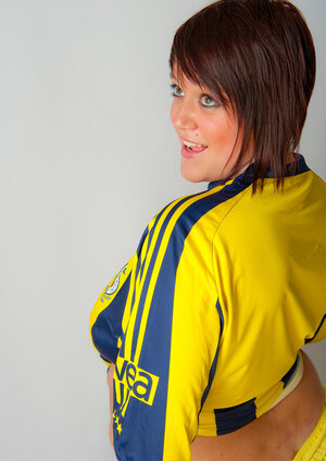 Chunky football fan pulls T-shirt off to show off her melons and sexy panties