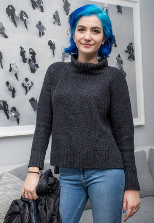 Goth broad with blue hair willingly strips detecting her fine breasts for the camera