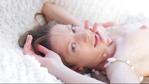 Solo girl dreams of a boyfriend who will have an intercourse her snatch every individual day