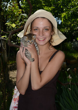 18-19 y.o. hottie with freckled face likes to walk without clothes on the beach