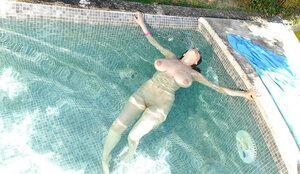 Bitch came to the pool not to swim but show her heavy knockers off in the water