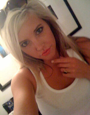 Kinky kitten has a collection of her nude erotic screenshots in various places