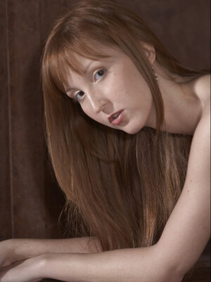 Luring Euro redhead smiles while posing completely naked on the floor